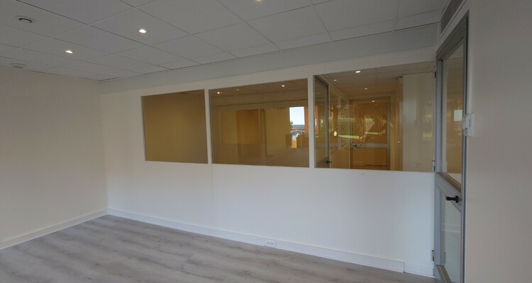 TITIAN - Commercial premises/Ad-tive office