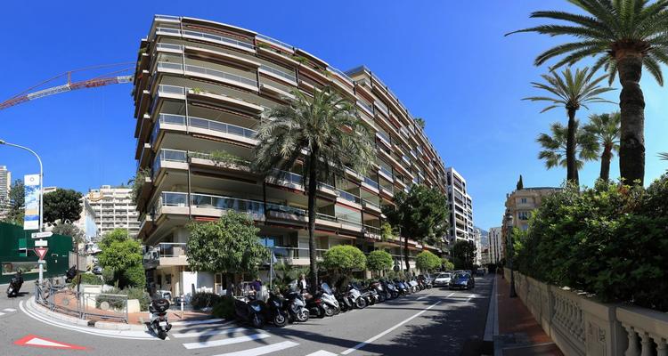 UNIQUE - MURS A VENDRE A 2 PAS DU CASINO
