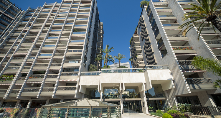PALAZZO DEL PARCO: STUDIO - TERRAZZA - CANTINA - PARCHEGGIO