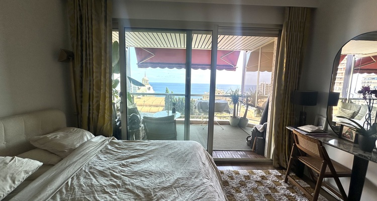LES FLORALIES : A VENDRE STUDIO - TERRASSE - VUE MER