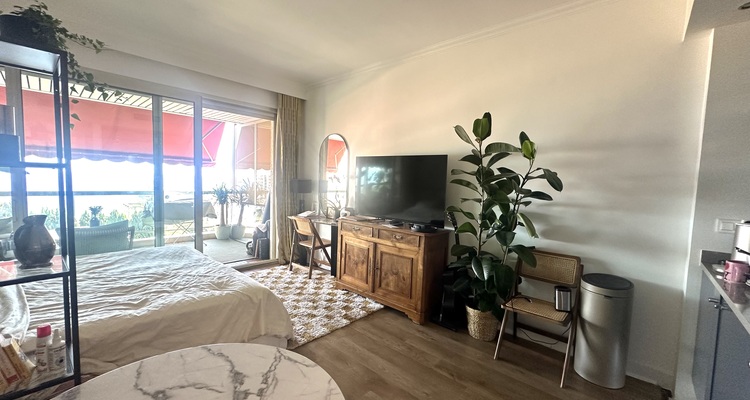 LES FLORALIES : A VENDRE STUDIO - TERRASSE - VUE MER