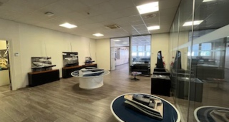 SALE RIGHT TO LEASE: OFFICE - FONTVIEILLE