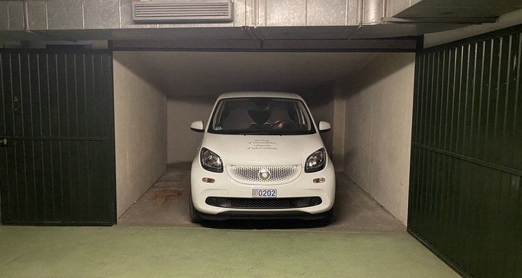 VALLESPIR - Closed Parking Space