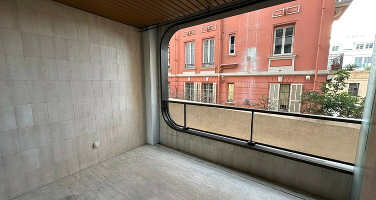 MONTAIGNE : 2P - LOGGIA - PARKING