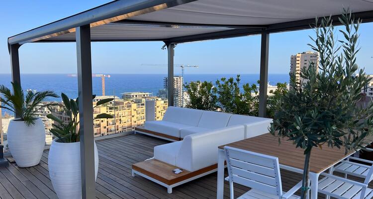 Rooftop d’Exception avec Jacuzzi – 3 Pièces Unique Boulevard des Moulins