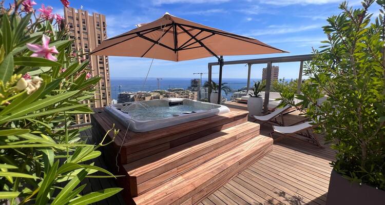Rooftop d’Exception avec Jacuzzi – 3 Pièces Unique Boulevard des Moulins