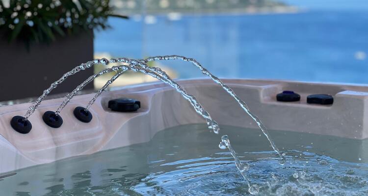 Rooftop d’Exception avec Jacuzzi – 3 Pièces Unique Boulevard des Moulins
