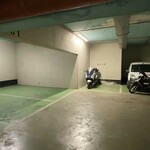 PARC SAINT ROMAN: SPACE FOR 4 CARS - 1